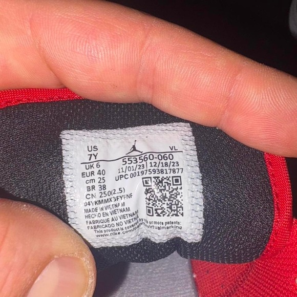 Air Jordan 1 Low Cement Fire Red Size 7Y / 8.5W Pre-Owned - Picture 5 of 7